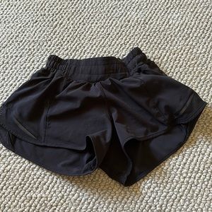 Black lululemon hotty hots 2.5 size 0